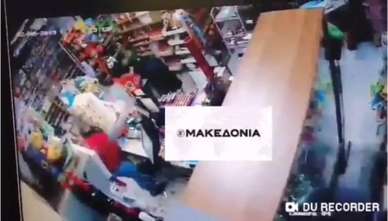 Θεσσαλονίκη: Πρώτα ληστεία, μετά… χειραψία! Η απίστευτη ατάκα του δράστη (βίντεο)